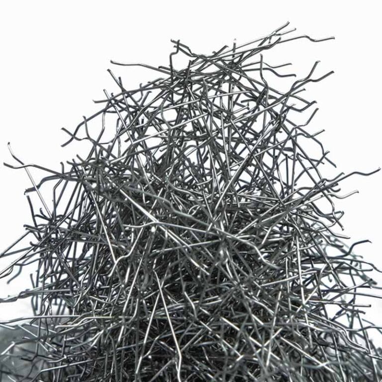 Hooked steel fiber for concrete reinforcement and heavy-load pavement